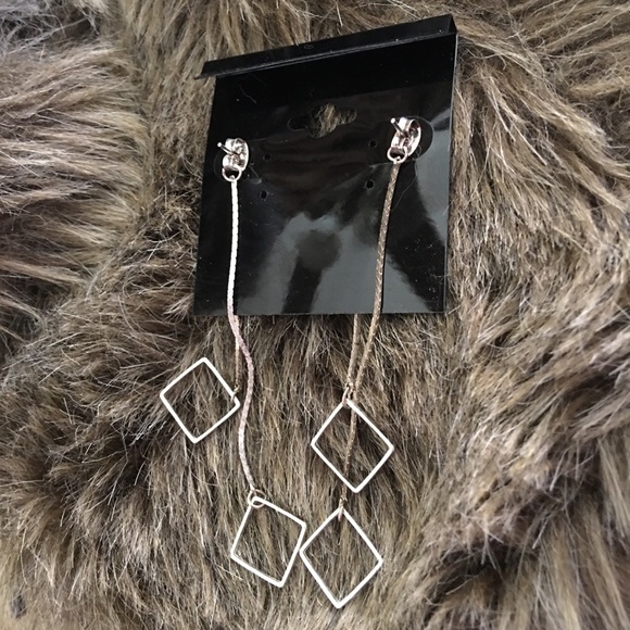 Silver tone chain diamond charm pierced earrings - Picture 4 of 5